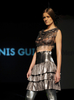 チュニジアの首都チュニス（Tunis）で発表された「Ioannis Guia」09/10年秋冬メンズ・コレクション（2009年4月10日撮影）。(c)AFP/FETHI BELAID