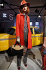 米・ニューヨークで発表されたケイト・スペード ニューヨーク（Kate Spade New York）13/14年秋冬コレクション（2013年2月8日撮影）。(c)AFP/Getty Images/Allison Joyce