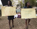 ウガンダの首都カンパラ（Kampala）で、反ポルノ法と女性の服装規制に抗議する女性たち（2014年2月26日撮影、資料写真）。(c)AFP/Emmanuel NEGA
