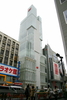 東京・原宿に開店した「H＆M」日本第2号店（2008年11月8日撮影）。(c)MODE PRESS