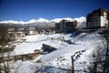 露ソチ冬季五輪会場の1つとなる山間部ローザクトール（Rosa Khutor）で進む五輪村の建設作業（2014年2月2日撮影）。(c)AFP/ OLIVIER MORIN