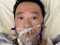 中国の武漢市中心医院で入院中に撮影された李文亮医師（撮影日不明、2020年2月7日入手）。(c)AFP PHOTO / Li WENLIANG 