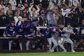 24MLB、ワールドシリーズ（7回戦制）、ニューヨーク・ヤンキース対ロサンゼルス・ドジャース。優勝を決め、ダッグアウトから飛び出して喜ぶ大谷翔平（右）らロサンゼルス・ドジャースの選手（2024年10月30日撮影）。(c)Elsa/Getty Images/AFP