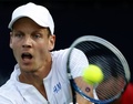 ドバイ・テニス選手権（Dubai Duty Free Tennis Championships 2014）、男子シングルス準決勝。リターンを打つトマス・ベルディハ（Tomas Berdych、2014年2月28日撮影）。(c)AFP/KARIM SAHIB