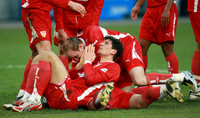 シュツットガルト デュイスブルクを降し連敗脱出