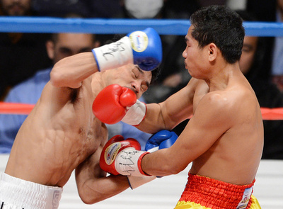 河野がテーパリットにKO勝ち、WBAスーパーフライ級王座を奪取