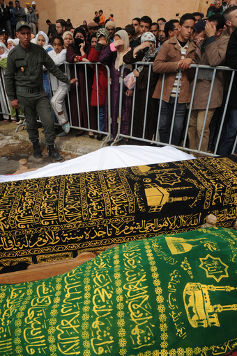 モスクの尖塔倒壊、市当局の対応に批判も モロッコ