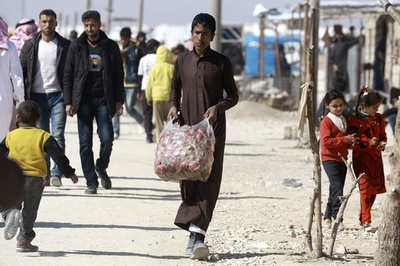 イラクとシリア、1週間で民間人7万人超が避難 対IS作戦逃れ