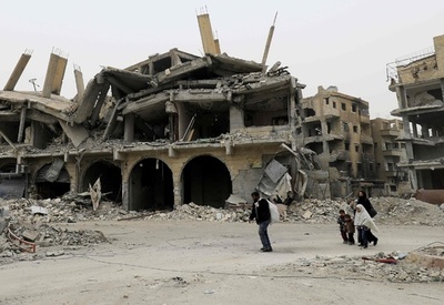 シリア・ラッカに2つの集団墓地、 IS殺害の民間人ら数十人の遺体