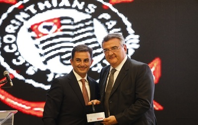 サンパウロのW杯会場、「未完成」ながら引き渡し