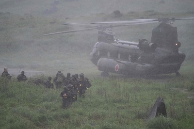 日仏米共同訓練、報道陣に公開