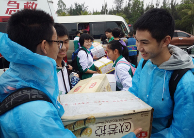 ドライバーのマナーに苦言 車数万台足止めの中国・瓊州海峡、地元ボランティアは奮闘