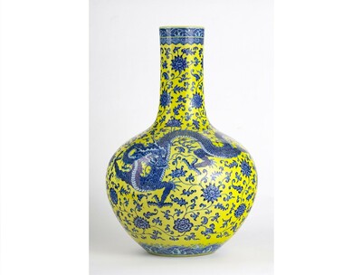 中国花器、評価額の1万倍で落札 スイス