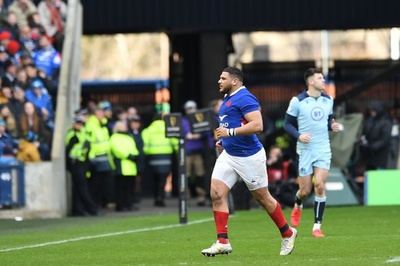 顔面パンチで退場の仏代表、直前に目つぶし受けたか 連盟が主張