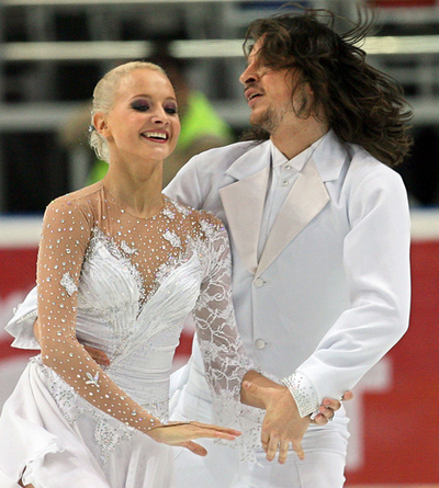 ドムニナ／シャバリン組 規定で首位に、フィギュアGP第5戦