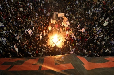 イスラエルで大規模抗議集会 ガザ戦闘開始から半年