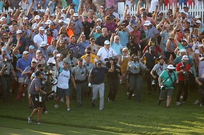 全米プロの観客殺到騒動、協会側がミケルソンらに謝罪