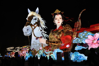 伝統ランタン、最新技術で刷新