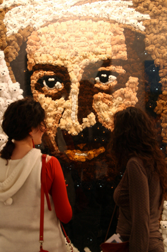 ビンラディン容疑者スペインに? アートフェアに「顔」登場