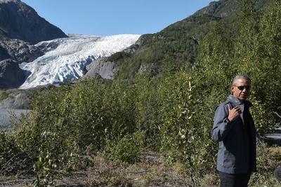 オバマ大統領、氷河視察で気候変動の進行を強調