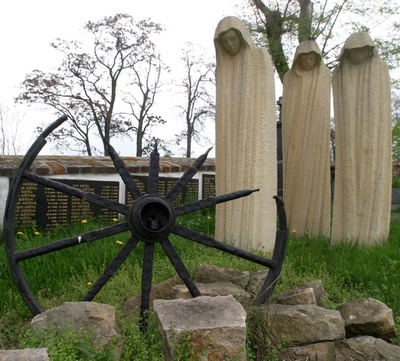 ナチス強制収容所跡地の養豚場、政府が買い上げへ チェコ