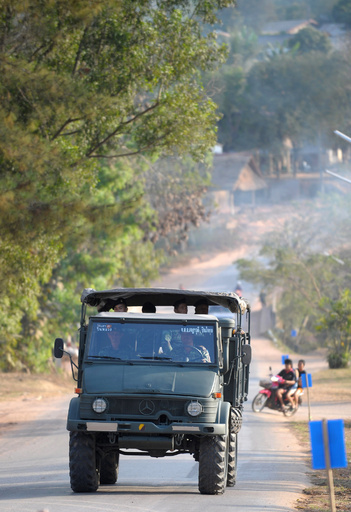 タイでバスが渓谷に転落、29人死亡 居眠り運転か