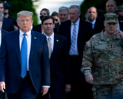 トランプ氏とデモ現場同行は間違い 米軍トップが認める