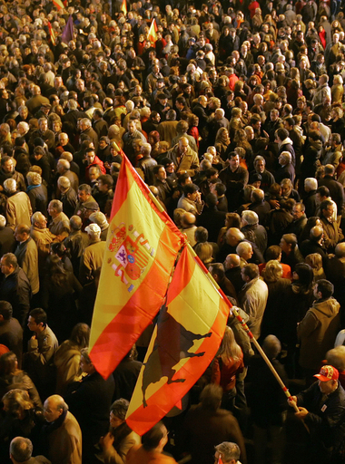 マドリードで大規模な反ETAデモ、警官射殺事件を非難