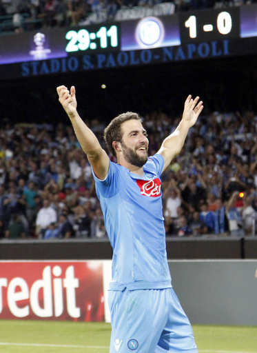 ナポリが退場者を出したドルトムントを撃破、欧州CL