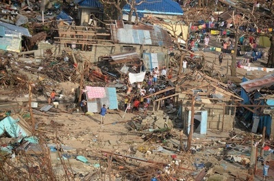 フィリピン台風被災地で略奪、治安部隊を派遣