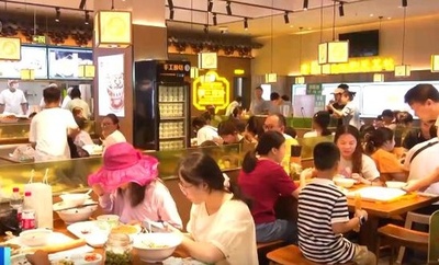 夏の観光シーズン 北京名物の「豆汁」と北京ダックの販売が急増