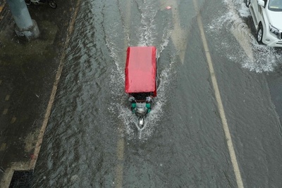 中国の洪水、政府対応に怒り爆発 人災との疑念も