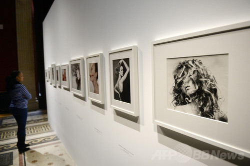 「VOGUE」アーカイブ写真展、仏パリ・モード博物館で開催 「VOGUE」アーカイブ写真展、仏パリ・モード博物館で開催