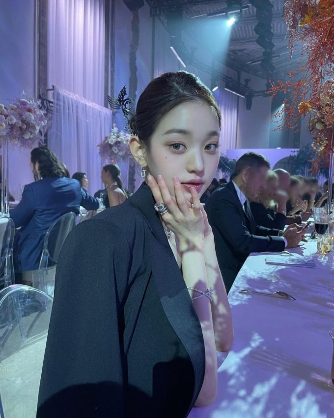 グループIVEのチャン・ウォニョンが鳳凰かんざしを挿した姿（写真=チャン・ウォニョンのインスタグラム）(c)MONEYTODAY