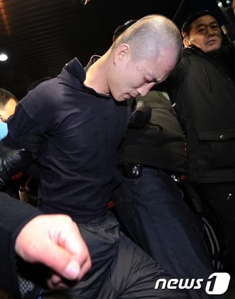 一山警察署へ移送されるノ・ヨンテ元被告(c)news1