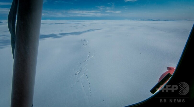 アイスランド、火山周辺の空域閉鎖解除 噴火警戒度引き下げ受け