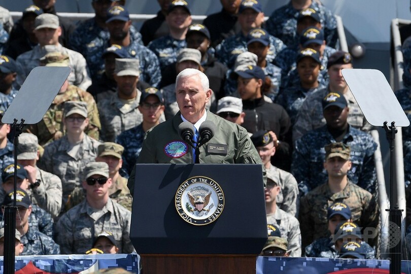ペンス副大統領、原子力空母R・レーガン艦上で演説 横須賀基地