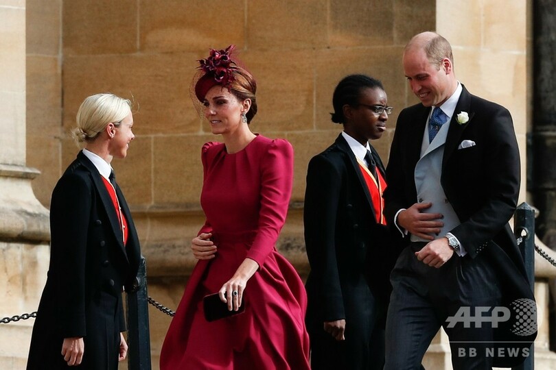 英王女、挙式で手術痕隠さず ネットで称賛の声 巨額費用に批判も