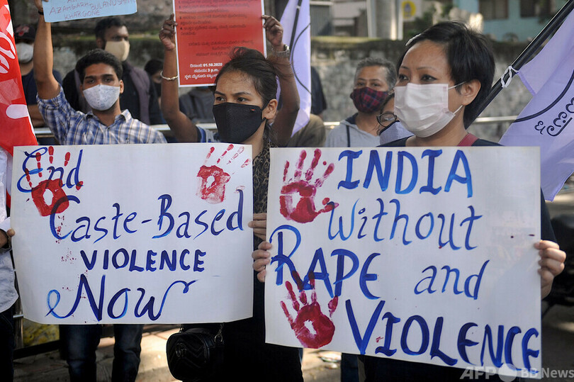 16歳少女死亡、2人にレイプされ生きたまま火 インド