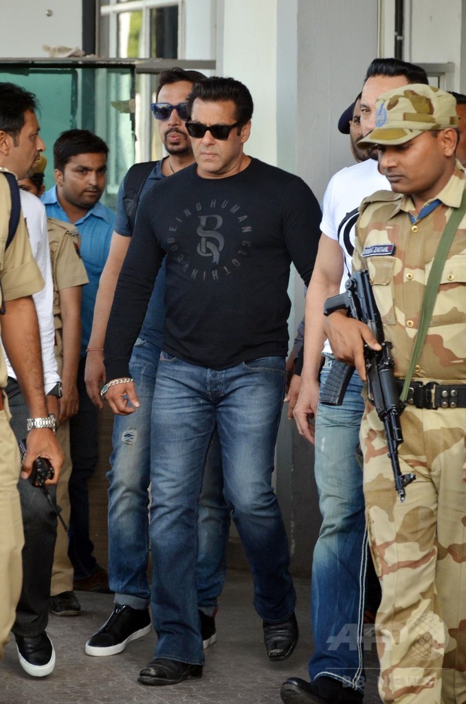 ボリウッド俳優サルマン・カーン、希少動物の密猟で禁錮5年