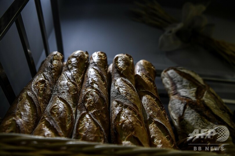 隔離生活でもバゲットは必需品、フランスで買いだめ 一度に50本買う人も