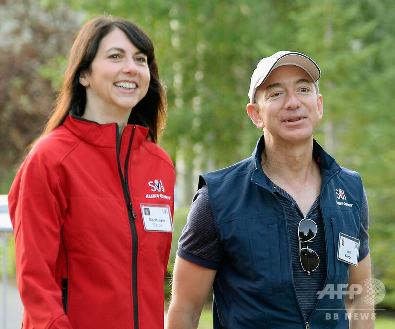 ベゾス氏離婚、史上最大の財産分与に 妻に株式4兆円