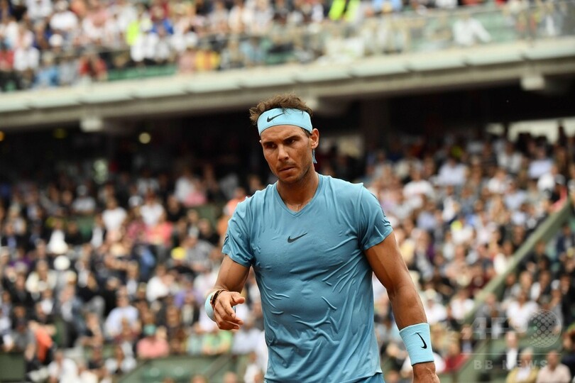 ナダル、「滑りすぎる」全仏のコートに不満 やや苦戦も2回戦へ