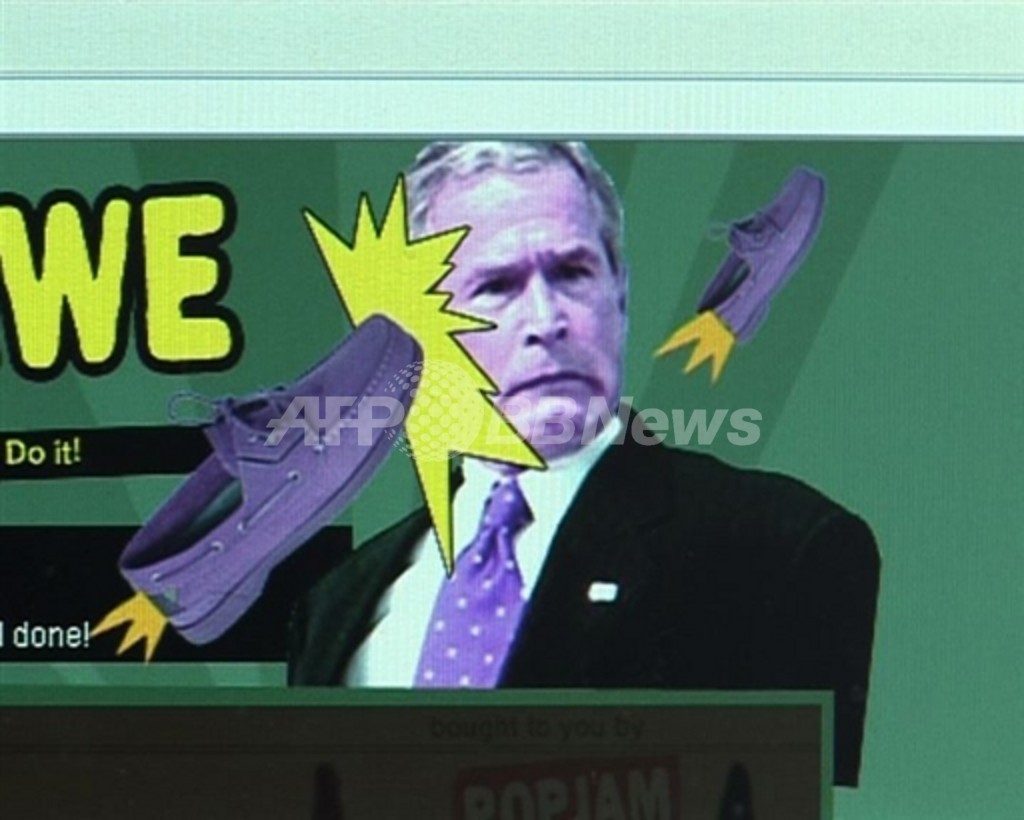 【動画】ブッシュ大統領に靴投げゲーム、その名も「靴下と恐怖」 【動画】ブッシュ大統領に靴投げゲーム、その名も「靴下と恐怖」