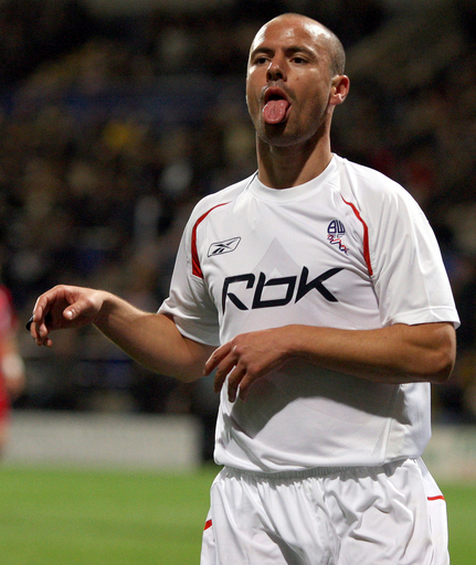 ボルトン・ワンダラーズ 2戦合計2-1でグループリーグ進出 写真5枚 国際