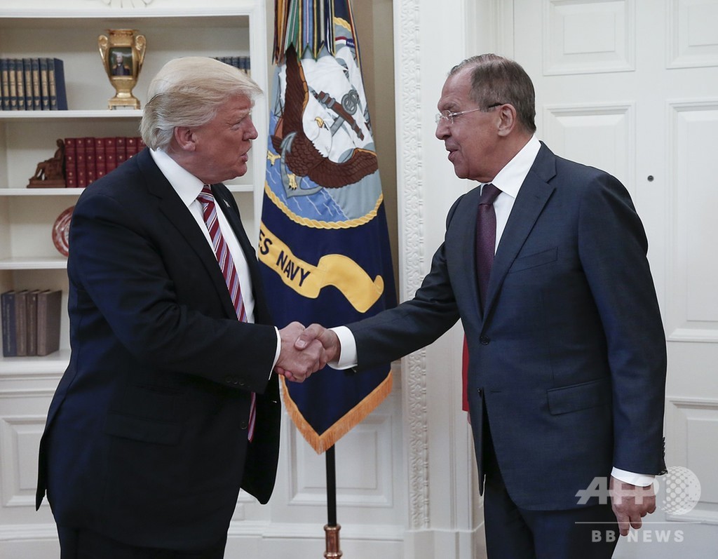 トランプ氏、ロシア外相と電撃会談へ 機密漏えい疑惑から2年半 トランプ氏、ロシア外相と電撃会談へ 機密漏えい疑惑から2年半