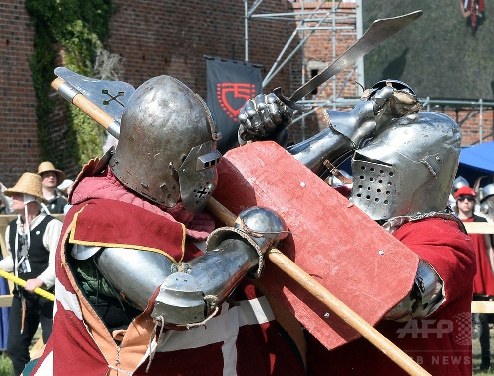 中世の騎士」らが激突、国際競技大会 ポーランド 写真18枚 国際