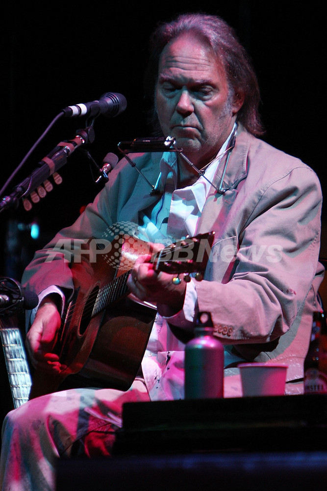 ニール・ヤング、ロサンゼルスでコンサート開催 写真5枚 国際ニュース：AFPBB News