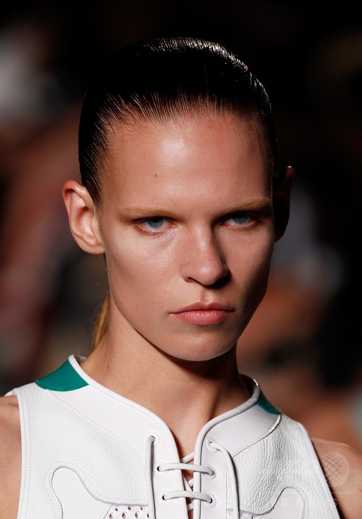 スニーカースタイルがさらに進化！？「アレキサンダー ワン」15年春夏