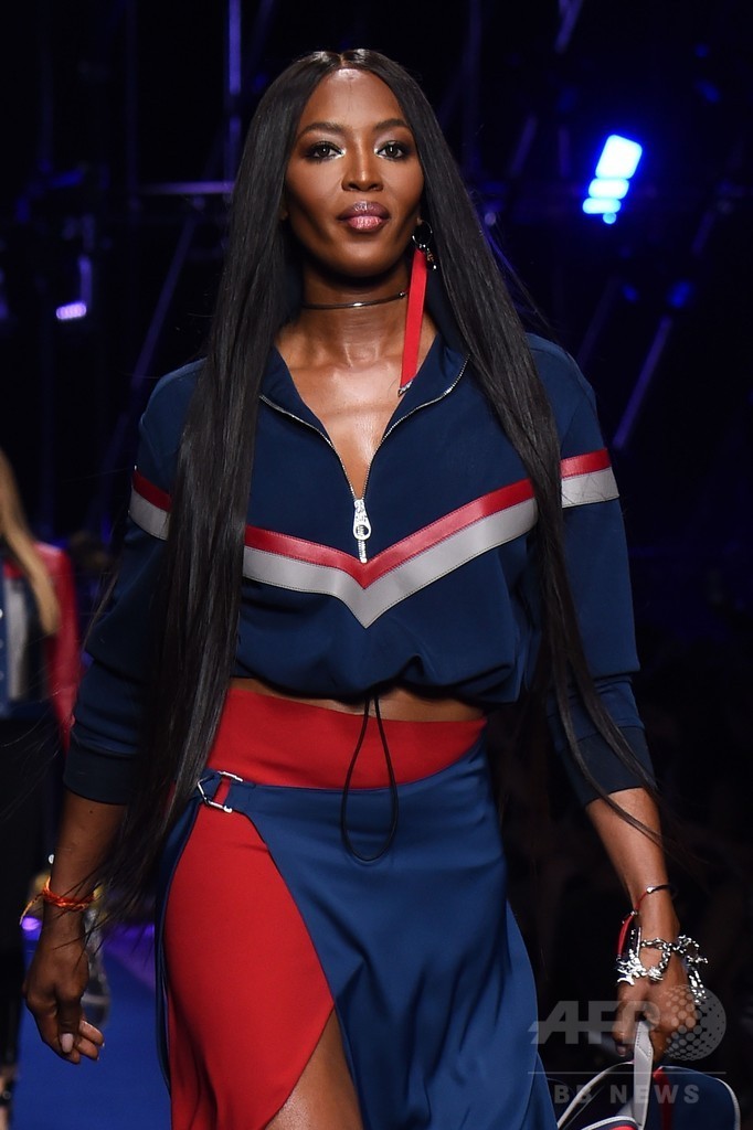 「ヴェルサーチ」17年春夏